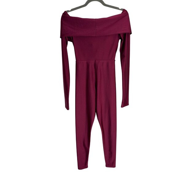 Elegant Burgundy Off-Shoulder Jumpsuit - Picture 6 of 10
